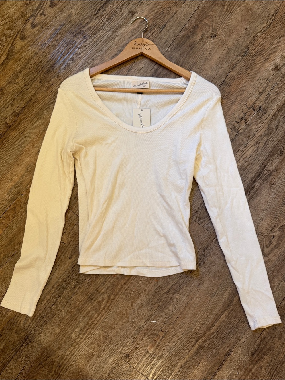 Universal Thread Cream Scoop Neck Long Sleeve Tee